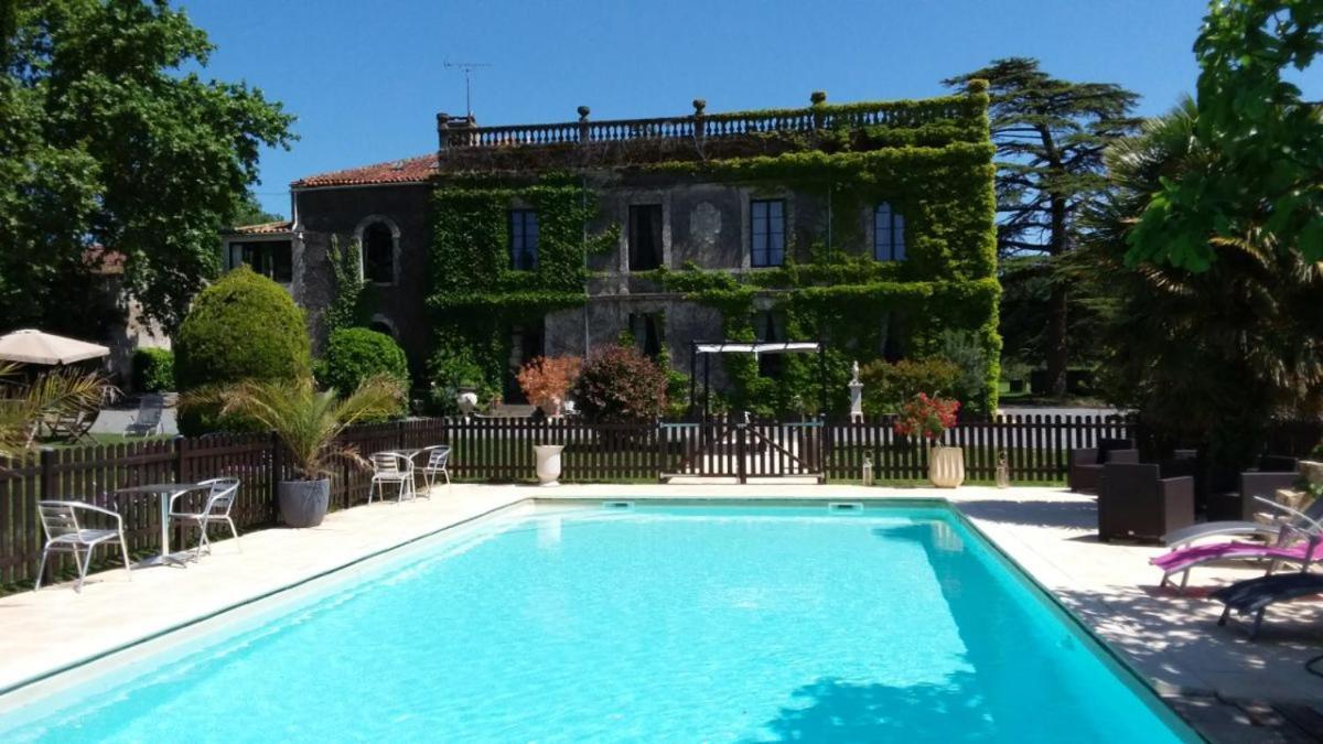 Chateau Le Poiron Bed and Breakfast Pissotte Exteriör bild